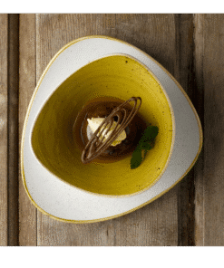 Dreieckiger Teller creme 24.5 - Geschirr stonecast zum Mieten (Bild 1)